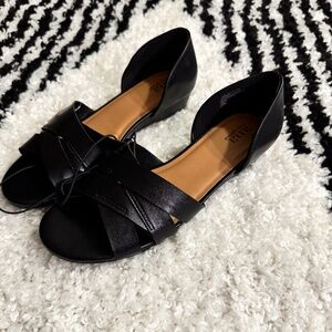 Black sandals size 9.5